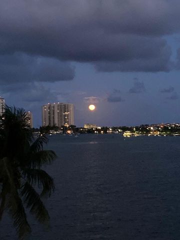 3040 Lake Shore Drive 504, Riviera Beach, FL 33404