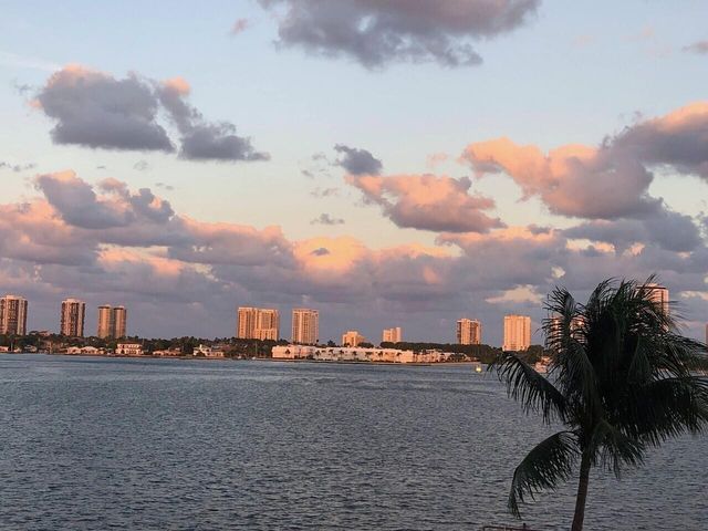 3040 Lake Shore Drive 504, Riviera Beach, FL 33404