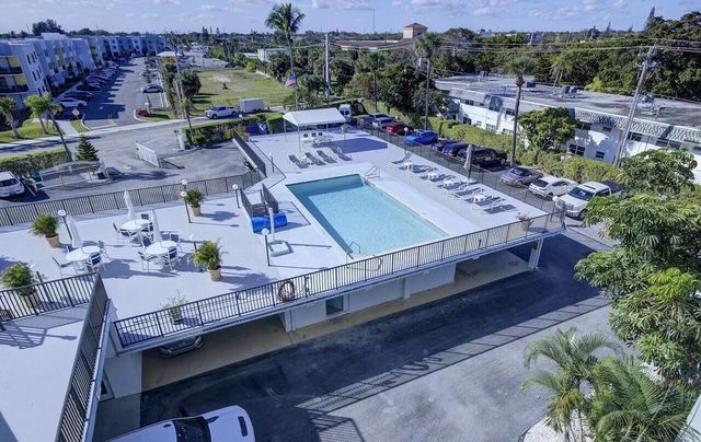 3040 Lake Shore Drive 504, Riviera Beach, FL 33404