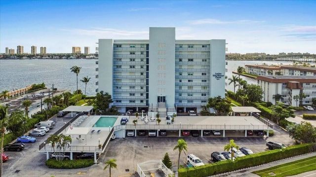 3040 Lake Shore Drive 504, Riviera Beach, FL 33404