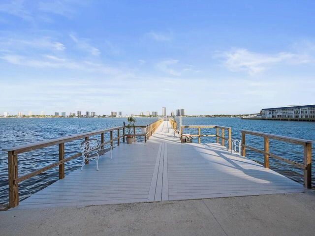 3040 Lake Shore Drive 504, Riviera Beach, FL 33404