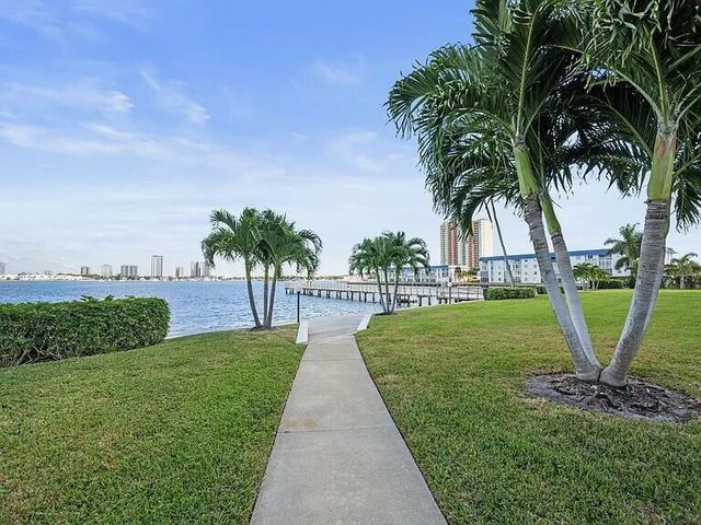 3040 Lake Shore Drive 504, Riviera Beach, FL 33404