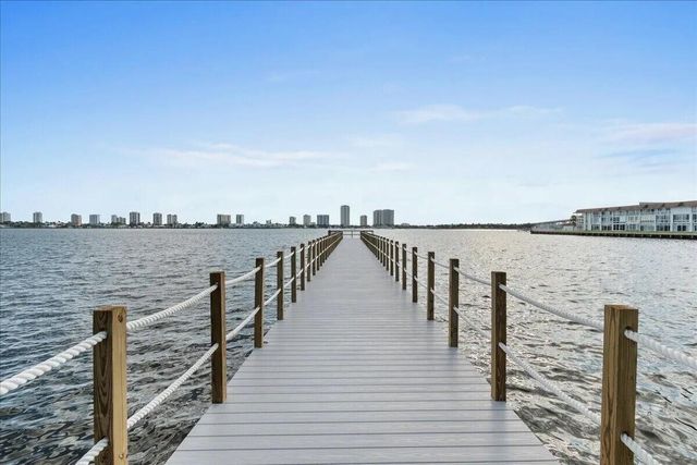 3040 Lake Shore Drive 504, Riviera Beach, FL 33404