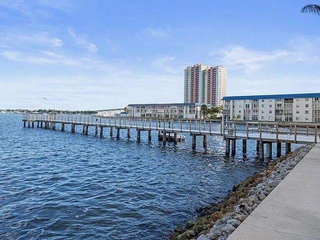 3040 Lake Shore Drive 504, Riviera Beach, FL 33404