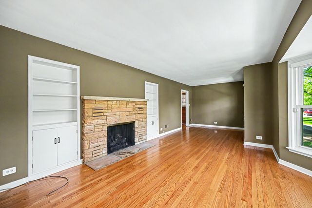 325 Lambert Road, Glen Ellyn, IL 60137