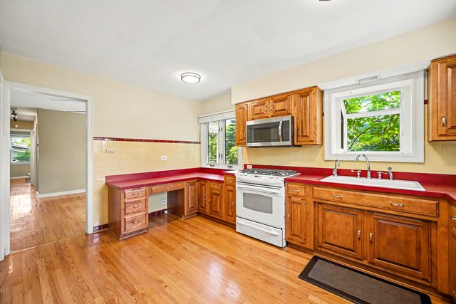 325 Lambert Road, Glen Ellyn, IL 60137