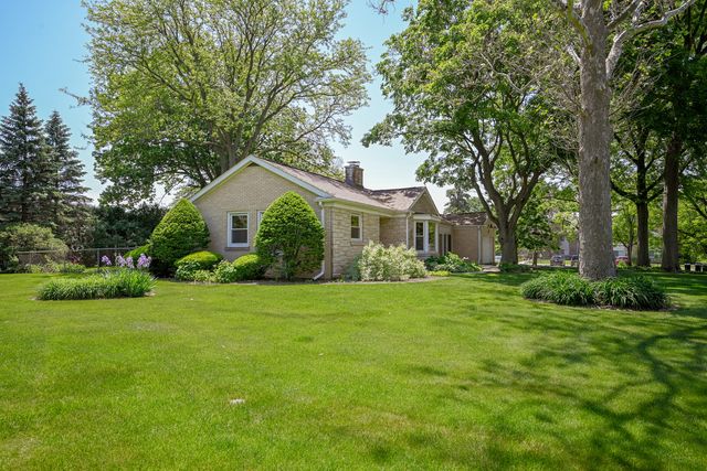 325 Lambert Road, Glen Ellyn, IL 60137