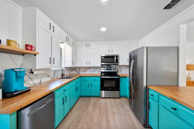 106 Earl Kay Lane, Tool, TX 75143