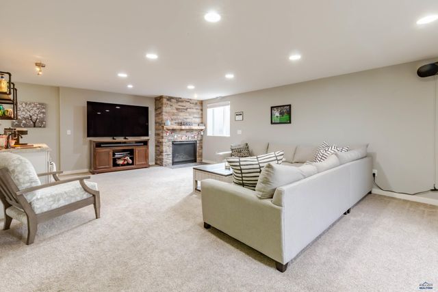 6521 SEMINOLE LN, Rapid City, SD 57702