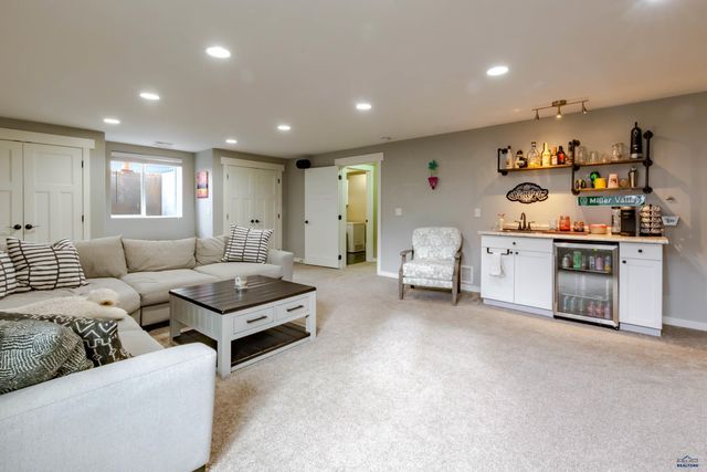 6521 SEMINOLE LN, Rapid City, SD 57702