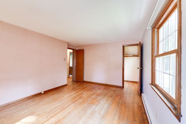 29 Indian Spring Rd, East Longmeadow, MA 01028