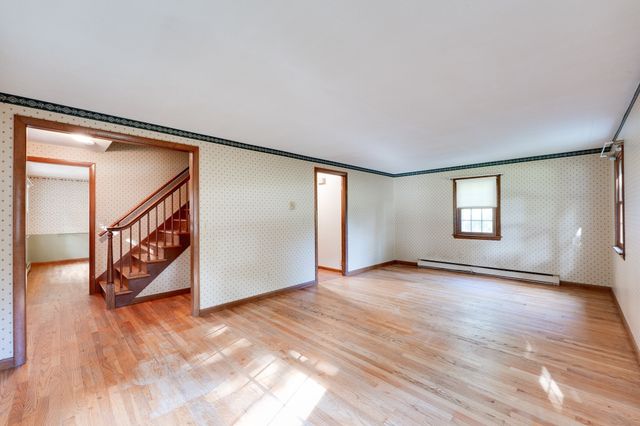 29 Indian Spring Rd, East Longmeadow, MA 01028