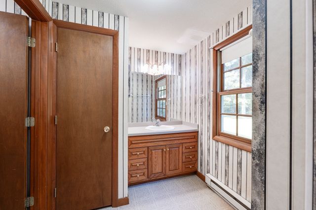 29 Indian Spring Rd, East Longmeadow, MA 01028
