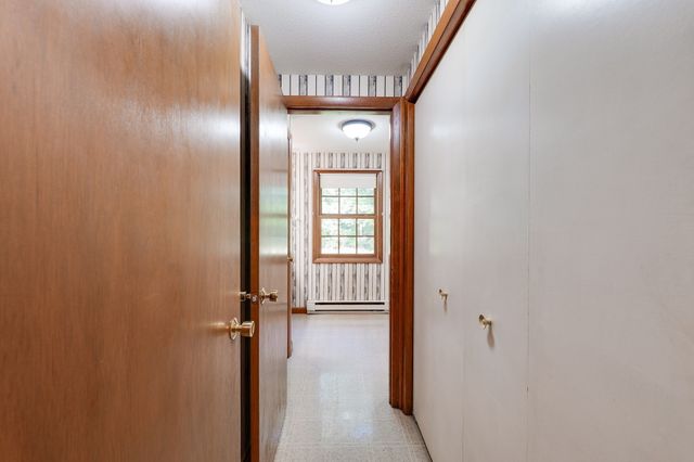 29 Indian Spring Rd, East Longmeadow, MA 01028