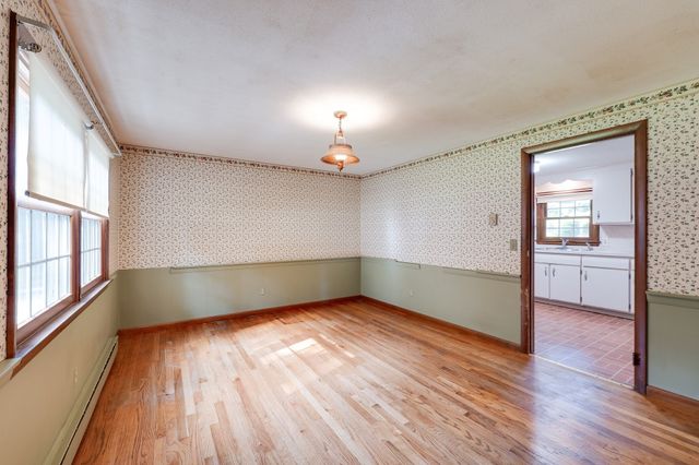 29 Indian Spring Rd, East Longmeadow, MA 01028