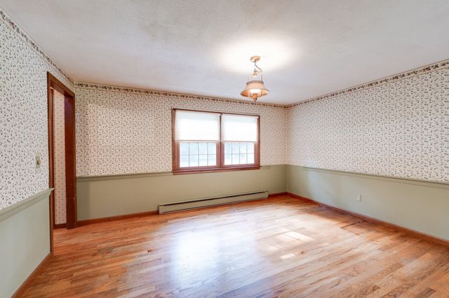 29 Indian Spring Rd, East Longmeadow, MA 01028
