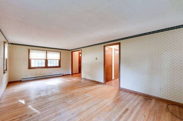 29 Indian Spring Rd, East Longmeadow, MA 01028