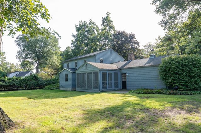 29 Indian Spring Rd, East Longmeadow, MA 01028