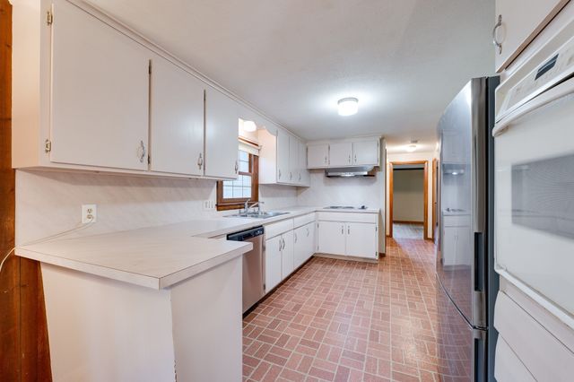29 Indian Spring Rd, East Longmeadow, MA 01028