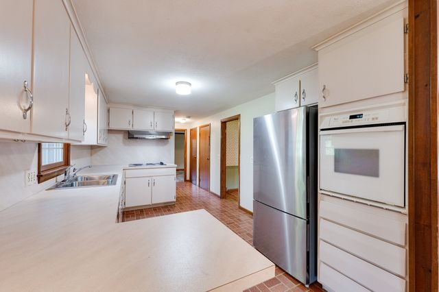 29 Indian Spring Rd, East Longmeadow, MA 01028