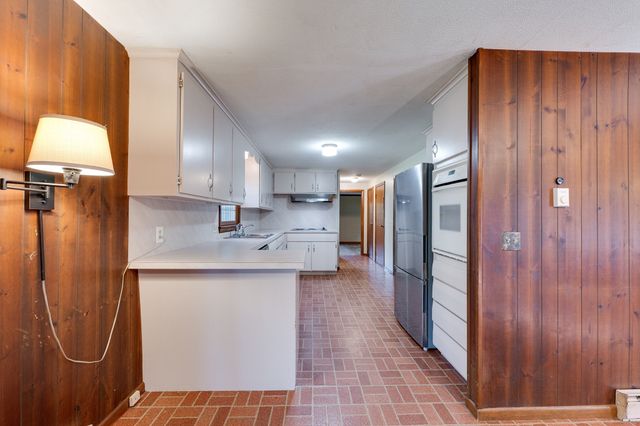 29 Indian Spring Rd, East Longmeadow, MA 01028