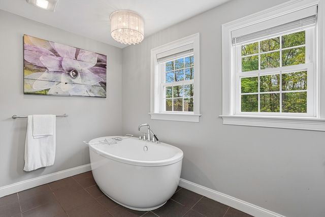 38 Gikas Ln, Marlborough, MA 01752