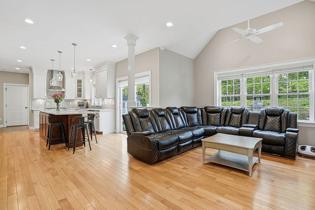 38 Gikas Ln, Marlborough, MA 01752