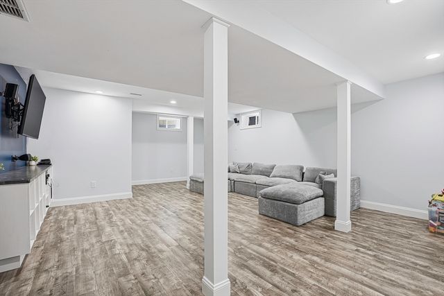 38 Gikas Ln, Marlborough, MA 01752