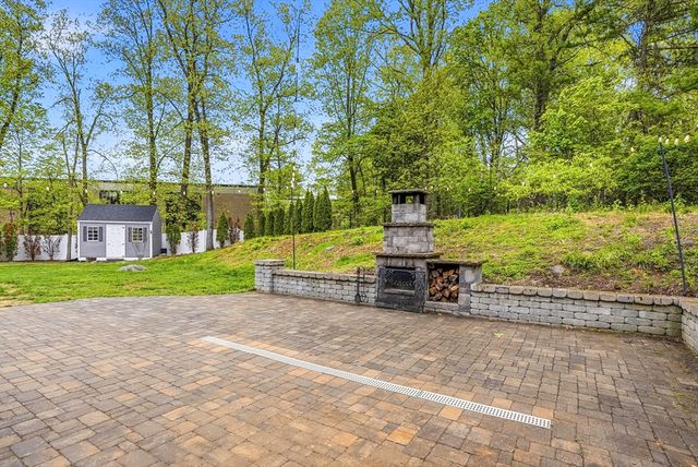 38 Gikas Ln, Marlborough, MA 01752