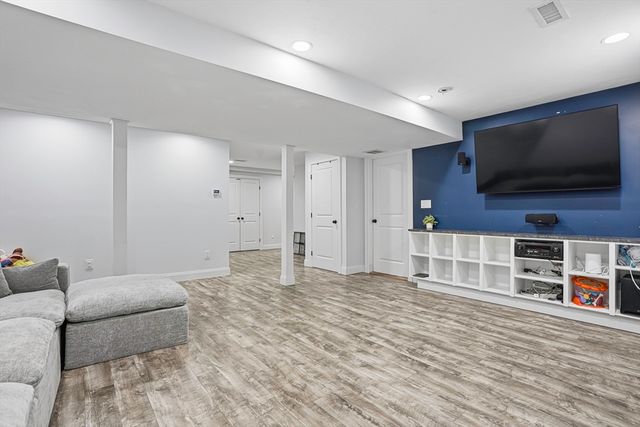 38 Gikas Ln, Marlborough, MA 01752
