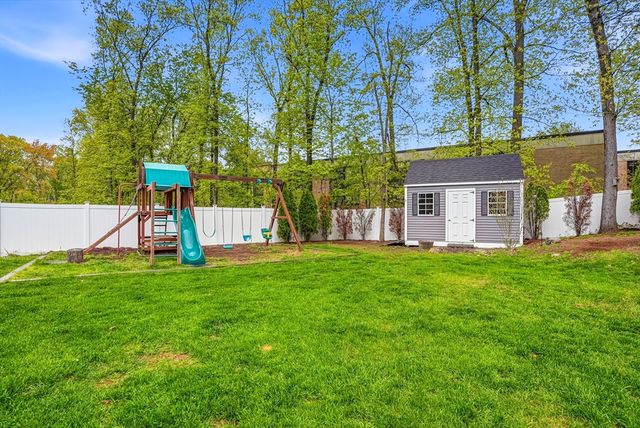 38 Gikas Ln, Marlborough, MA 01752