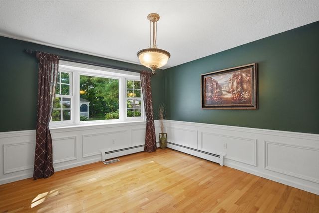 35 Cross Meadow Rd, East Longmeadow, MA 01028