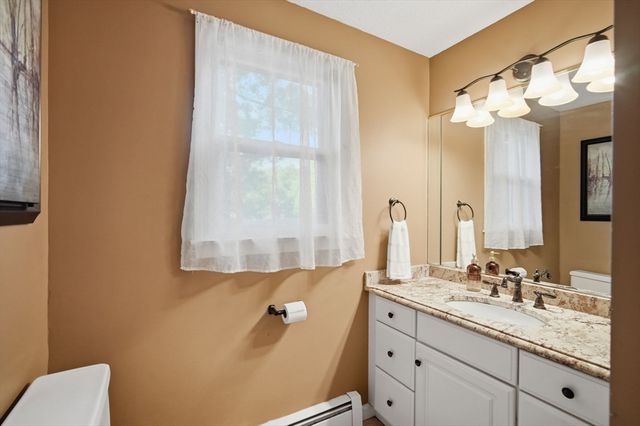 35 Cross Meadow Rd, East Longmeadow, MA 01028