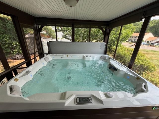 35 Cross Meadow Rd, East Longmeadow, MA 01028