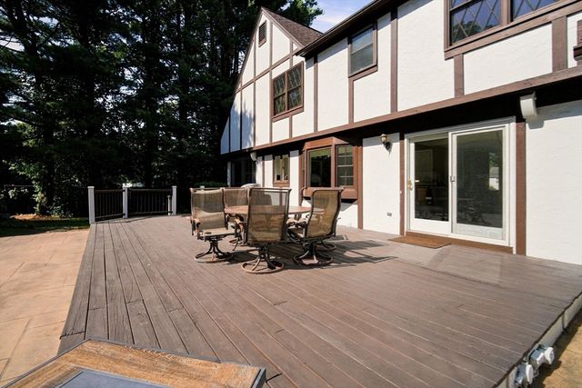 35 Cross Meadow Rd, East Longmeadow, MA 01028
