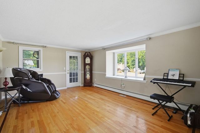 35 Cross Meadow Rd, East Longmeadow, MA 01028