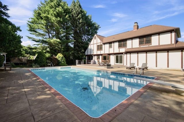 35 Cross Meadow Rd, East Longmeadow, MA 01028