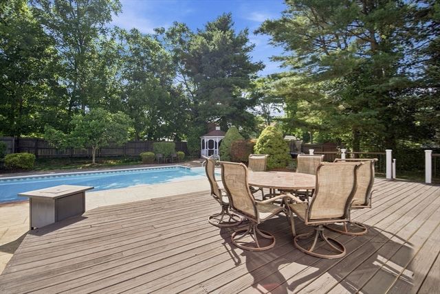 35 Cross Meadow Rd, East Longmeadow, MA 01028