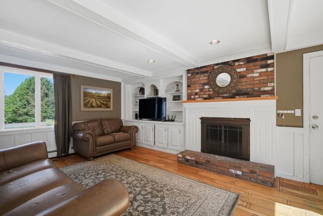 35 Cross Meadow Rd, East Longmeadow, MA 01028