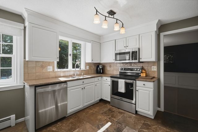 35 Cross Meadow Rd, East Longmeadow, MA 01028