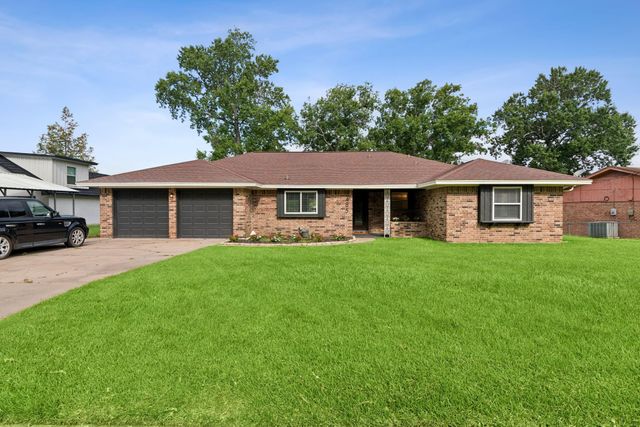 485 E Lake Drive, Livingston, TX 77351