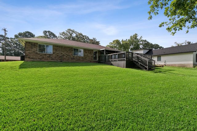 485 E Lake Drive, Livingston, TX 77351