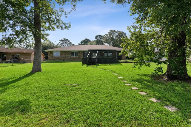 485 E Lake Drive, Livingston, TX 77351