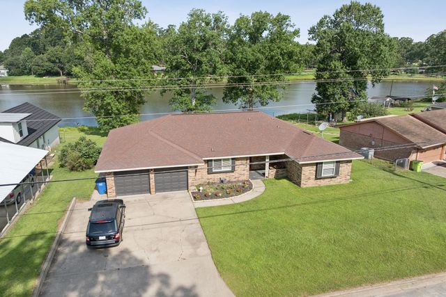 485 E Lake Drive, Livingston, TX 77351