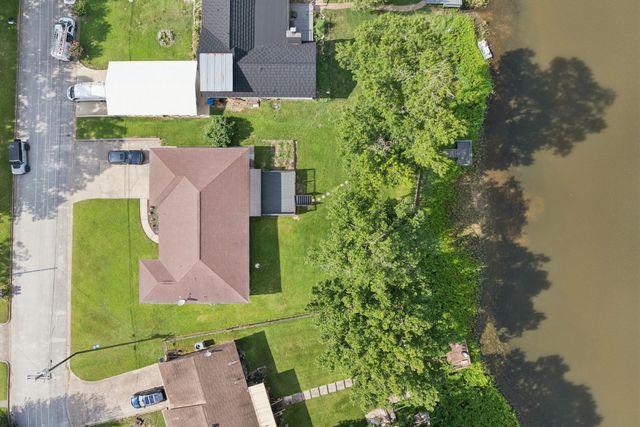 485 E Lake Drive, Livingston, TX 77351