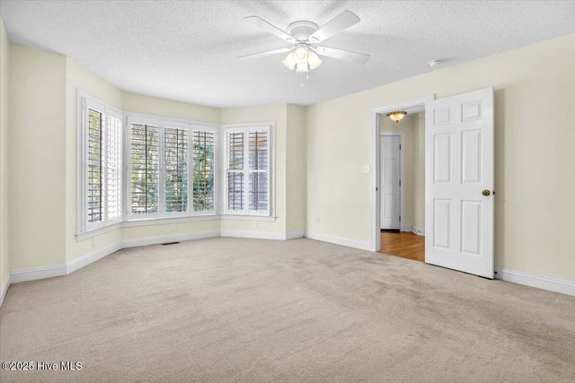 814 Canal Cove Road, Lake Waccamaw, NC 28450