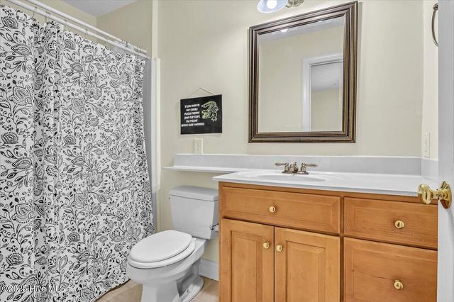 814 Canal Cove Road, Lake Waccamaw, NC 28450