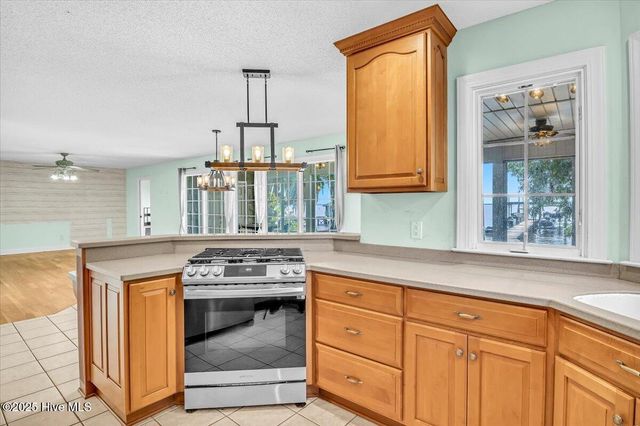 814 Canal Cove Road, Lake Waccamaw, NC 28450