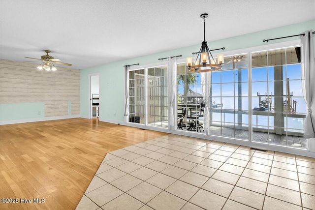 814 Canal Cove Road, Lake Waccamaw, NC 28450