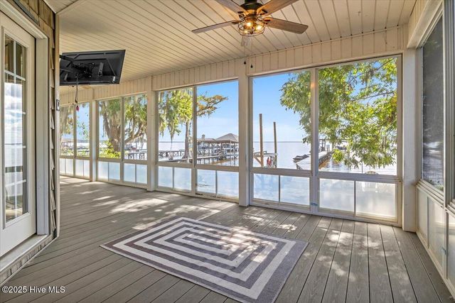 814 Canal Cove Road, Lake Waccamaw, NC 28450